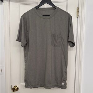 Vuori Men’s Olive Heather Short Sleeve Tee – Size L